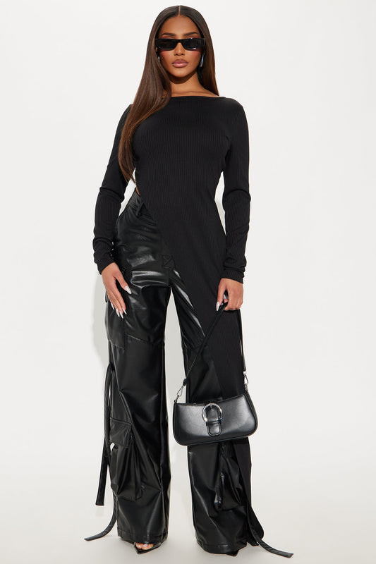 Causal Statement Ribbed Top - Black